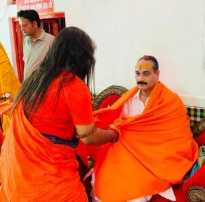 सत्य मार्ग पर चलाते हैं