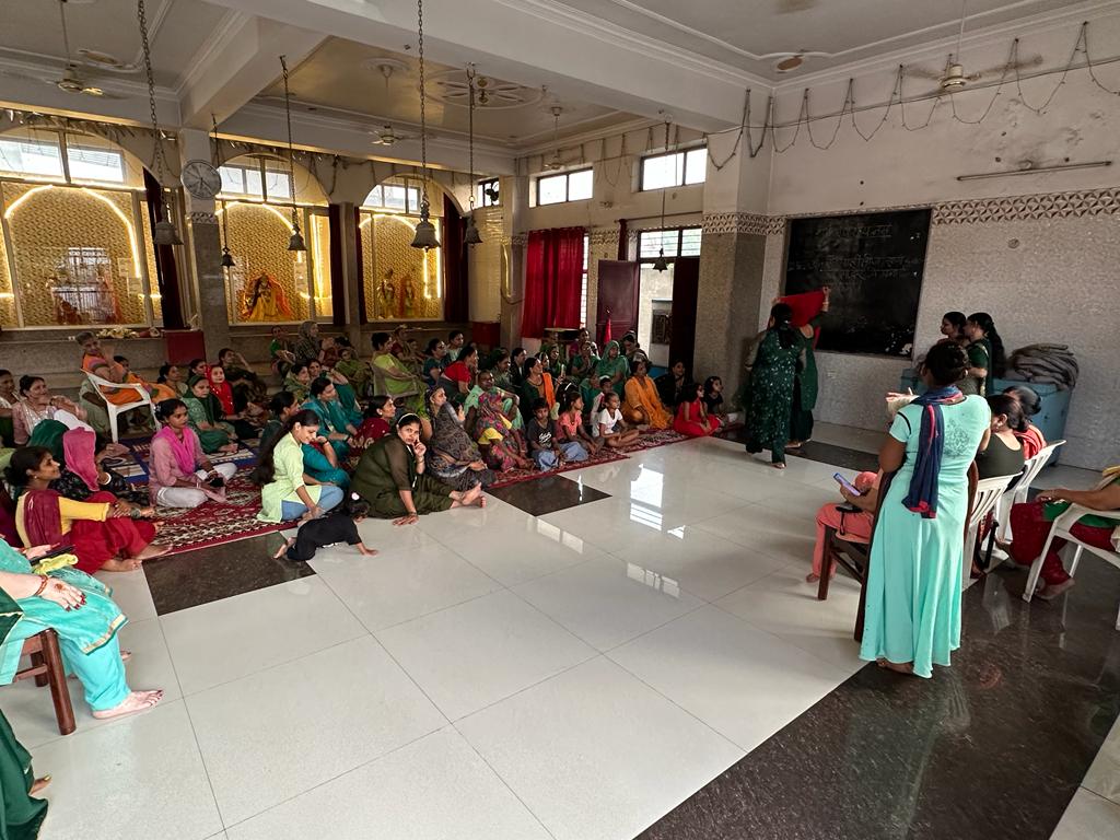 ग्रेटर नोएडा के सेक्टर डेल्टा-2 में शिव मन्दिर में हरियाली तीज महोत्सव का आयोजन