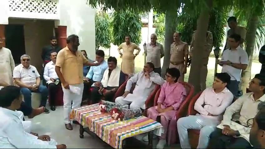 जमकर खरी खोटी सुनाई